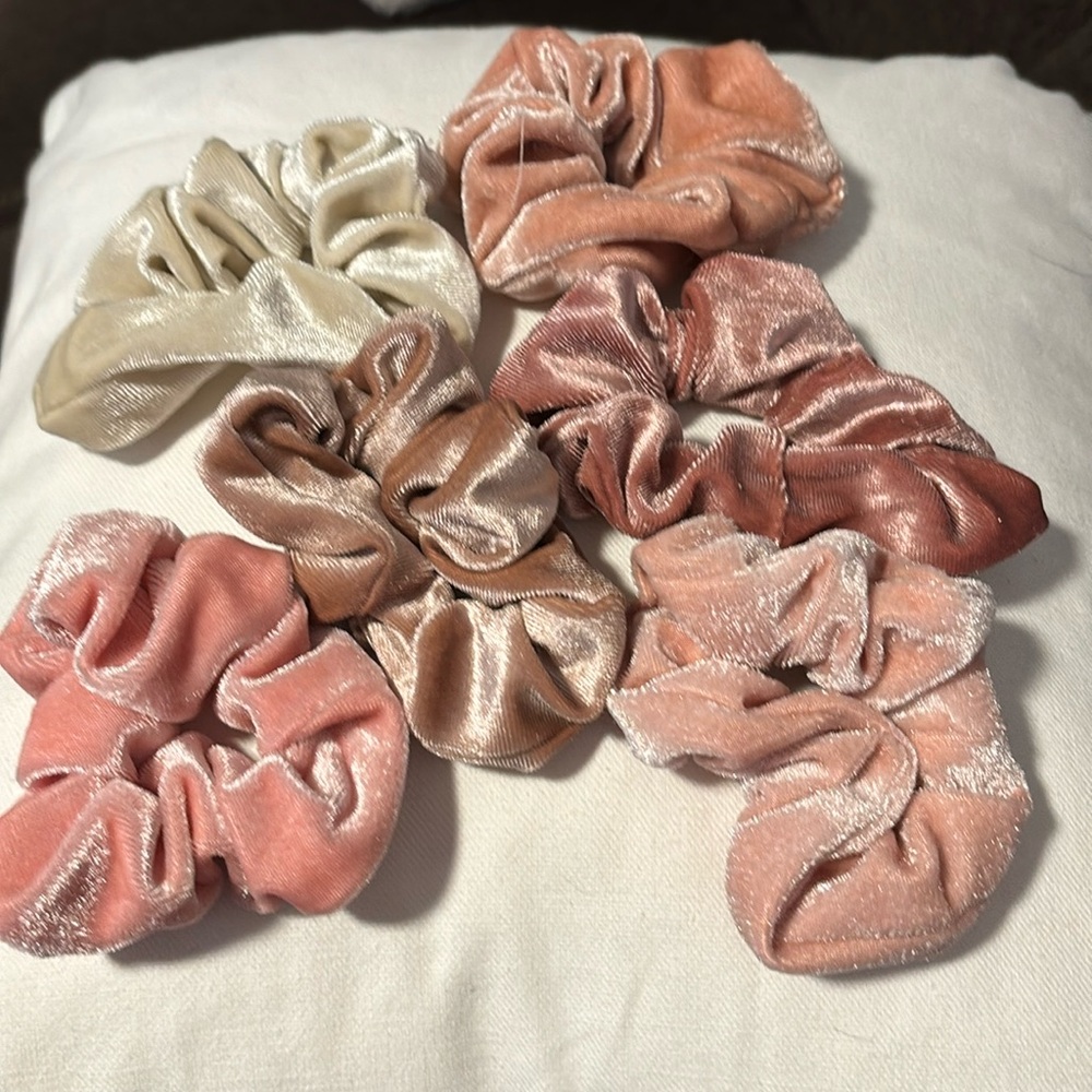 NWT Velvet Hair Scrunchies 6 Total. All subtle shades of pink, 1 white